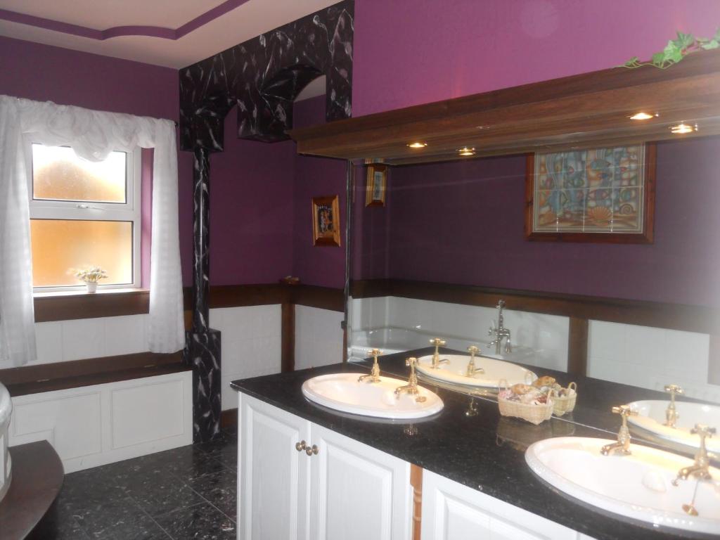 Ashville Guesthouse room 5